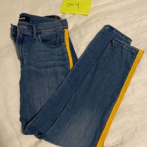 Express size 4R women’s blue jeans with yellow stripe